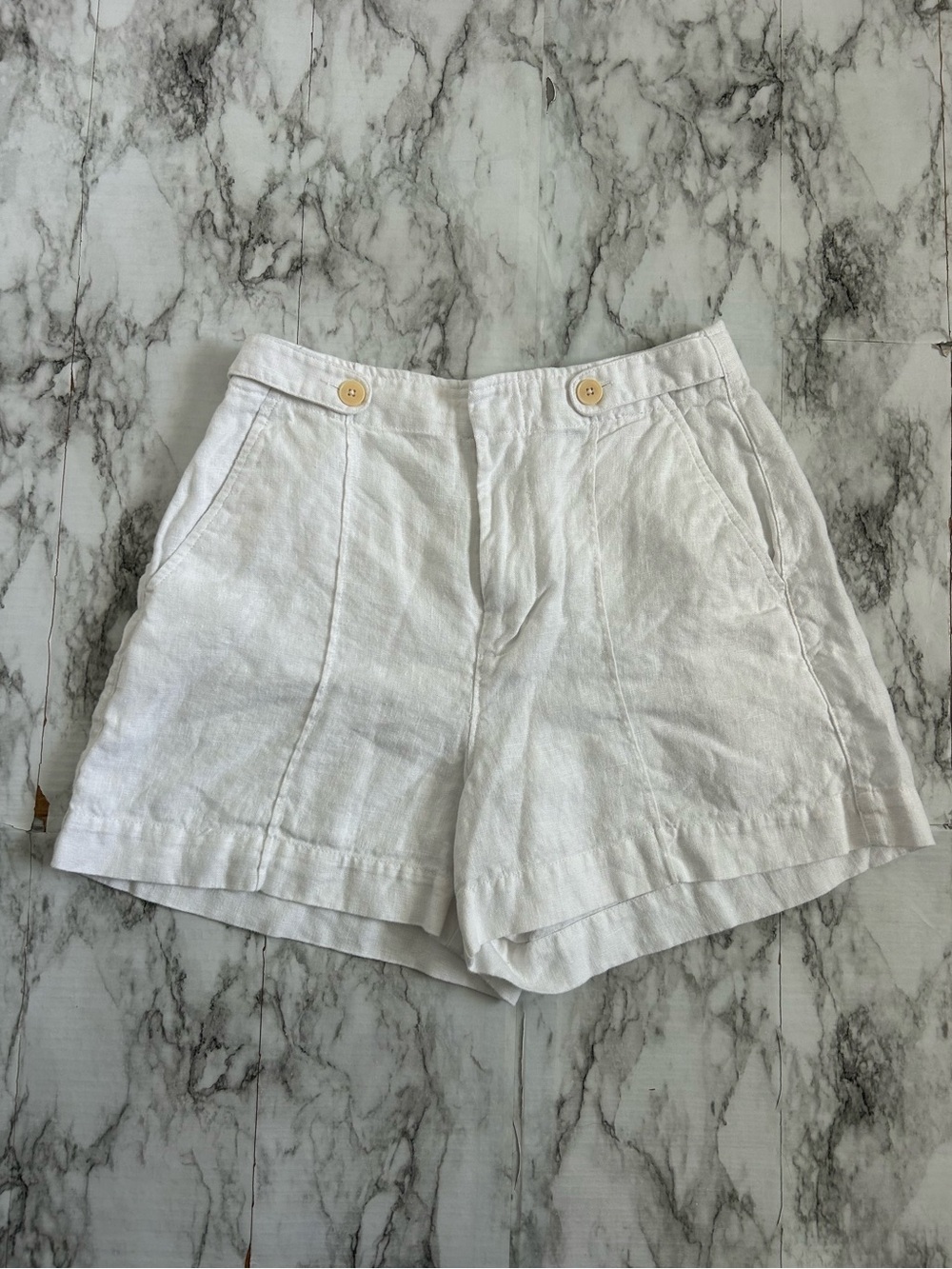 Madewell | women’s size 4 100% Linen Shorts high rise button tab detail